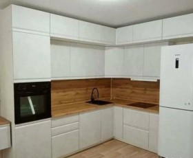 Модульная кухня Бруклин 2.4 x 2 м (Бетон белый) в Барнауле - barnaul.katalogmebeli.com | фото 15
